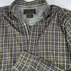Ariat pro series men’s L button down plaid shirt long sleeve EUC